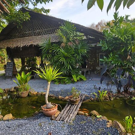 Baan Farang Homestay Phra Saeng Ban Nam Dam Екстериор снимка