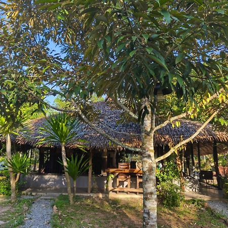 Baan Farang Homestay Phra Saeng Ban Nam Dam Екстериор снимка