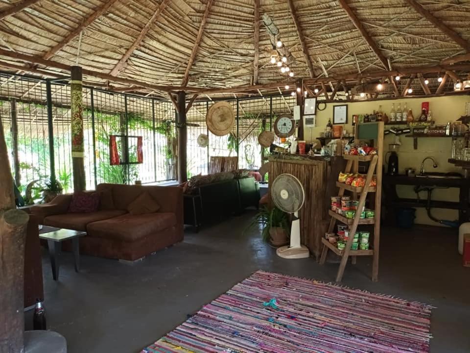 Baan Farang Homestay Phra Saeng Ban Nam Dam Екстериор снимка